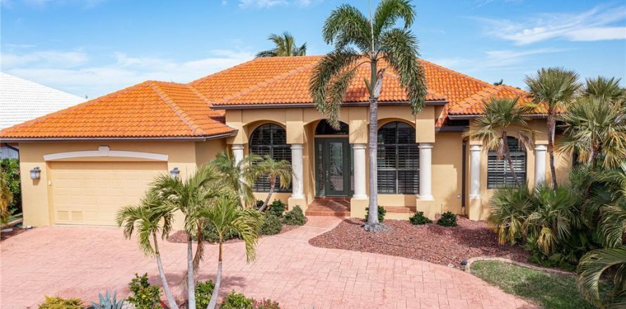 Casa en Punta Gorda, Florida 3 dormitorios, 224.36 m2 № 1010374