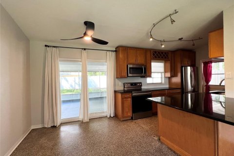 House in Saint Petersburg, Florida 2 bedrooms, 79.8 sq.m. № 1346072 - photo 6