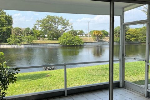 House in Fort Lauderdale, Florida 2 bedrooms, 78.13 sq.m. № 1180129 - photo 8