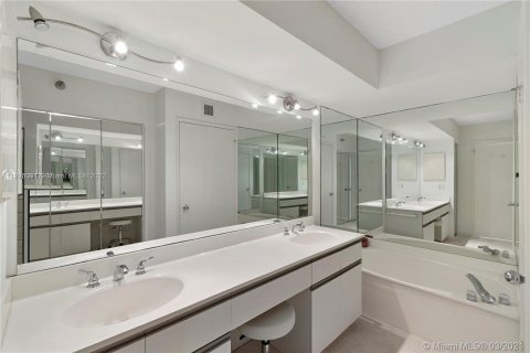 Condominio en venta en Aventura, Florida, 2 dormitorios, 109.72 m2 № 124571 - foto 13