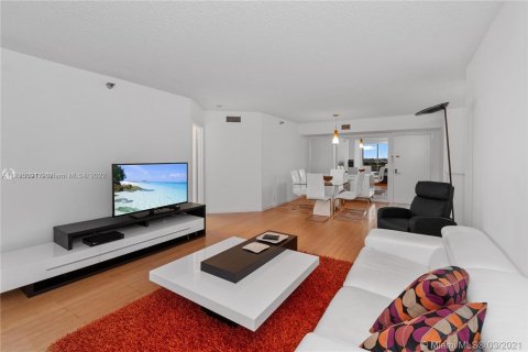 Condominio en venta en Aventura, Florida, 2 dormitorios, 109.72 m2 № 124571 - foto 2
