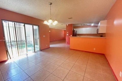 House in Lauderhill, Florida 3 bedrooms, 152.82 sq.m. № 1377677 - photo 6