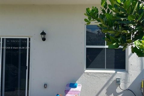 Townhouse in Homestead, Florida 4 bedrooms, 169.64 sq.m. № 1128634 - photo 12