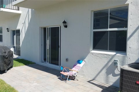 Townhouse in Homestead, Florida 4 bedrooms, 169.64 sq.m. № 1128634 - photo 10