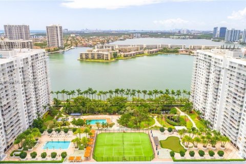 Condo in Aventura, Florida, 2 bedrooms  № 1128597 - photo 19