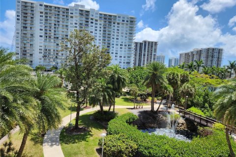 Condo in Aventura, Florida, 2 bedrooms  № 1128597 - photo 1