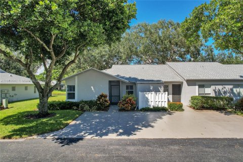 Villa ou maison à vendre à Boca Raton, Floride: 2 chambres, 107.95 m2 № 1385704 - photo 1