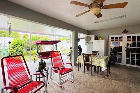 Casa en venta en Hialeah, Florida, 3 dormitorios, 149.39 m2 № 1385742 - foto 17