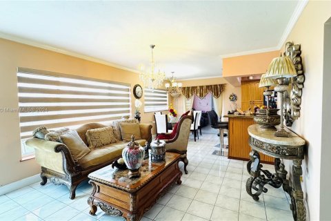 Villa ou maison à vendre à Hialeah, Floride: 3 chambres, 149.39 m2 № 1385742 - photo 5