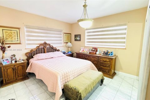 Villa ou maison à vendre à Hialeah, Floride: 3 chambres, 149.39 m2 № 1385742 - photo 11