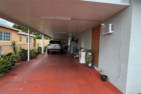 House in Hialeah, Florida 3 bedrooms, 149.39 sq.m. № 1385742 - photo 19