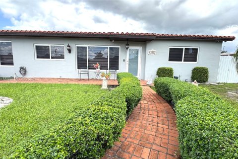 House in Hialeah, Florida 3 bedrooms, 149.39 sq.m. № 1385742 - photo 27