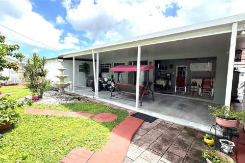 Villa ou maison à vendre à Hialeah, Floride: 3 chambres, 149.39 m2 № 1385742 - photo 18