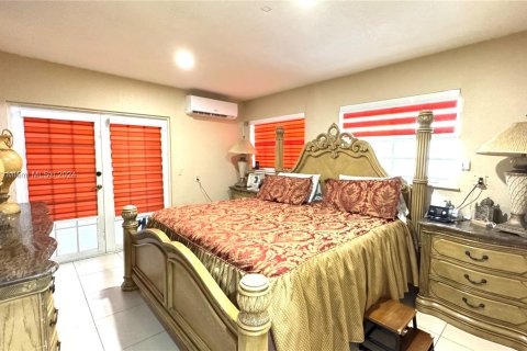 Casa en venta en Hialeah, Florida, 3 dormitorios, 149.39 m2 № 1385742 - foto 20