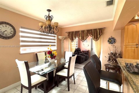 Villa ou maison à vendre à Hialeah, Floride: 3 chambres, 149.39 m2 № 1385742 - photo 6