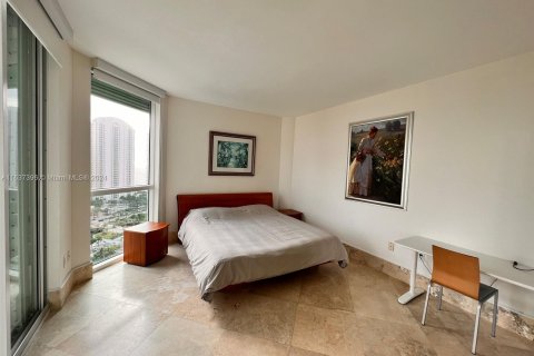 Condo in Sunny Isles Beach, Florida, 4 bedrooms  № 1315670 - photo 27