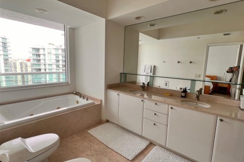 Condo in Sunny Isles Beach, Florida, 4 bedrooms  № 1315670 - photo 25