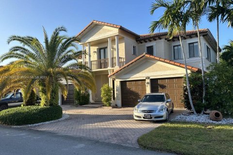 Villa ou maison à vendre à Cutler Bay, Floride: 5 chambres, 438.22 m2 № 809971 - photo 2