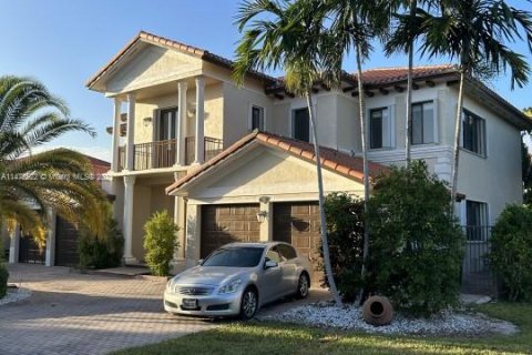 Casa en venta en Cutler Bay, Florida, 5 dormitorios, 438.22 m2 № 809971 - foto 1