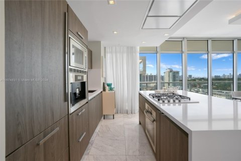 Condo in Miami Beach, Florida, 2 bedrooms  № 1401155 - photo 9