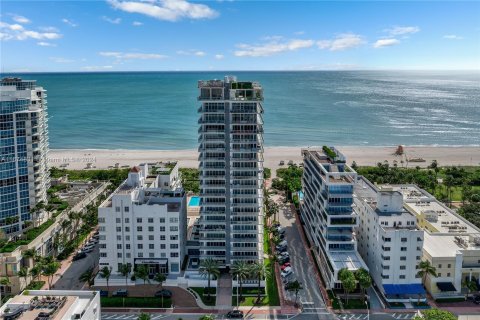 Condo in Miami Beach, Florida, 2 bedrooms  № 1401155 - photo 1