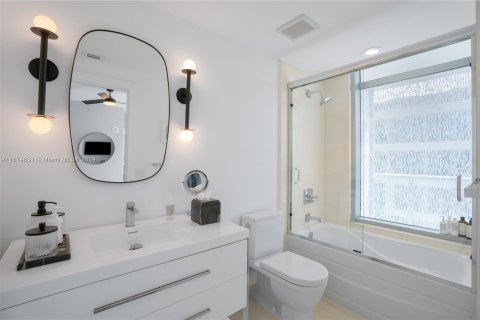 Condo in Miami Beach, Florida, 2 bedrooms  № 1401155 - photo 19