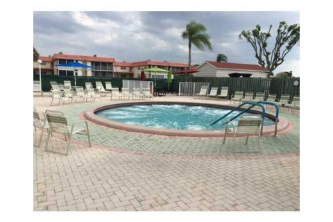 Condominio en venta en Delray Beach, Florida, 1 dormitorio, 67.45 m2 № 109060 - foto 3