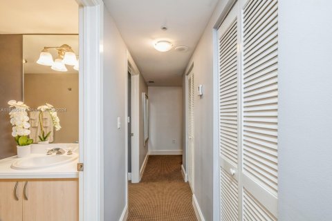 Condo in Miami, Florida, 1 bedroom  № 1232783 - photo 20