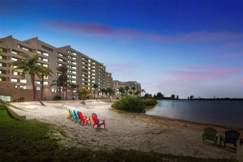 Condo in Hudson, Florida, 1 bedroom  № 1444549 - photo 24