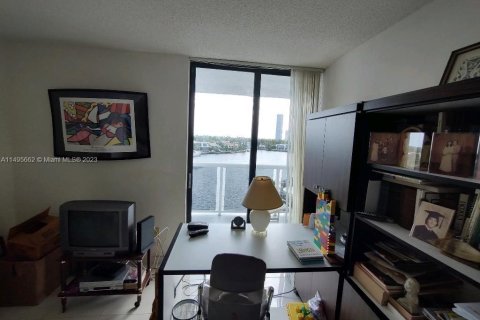 Condo in Aventura, Florida, 2 bedrooms  № 919520 - photo 9