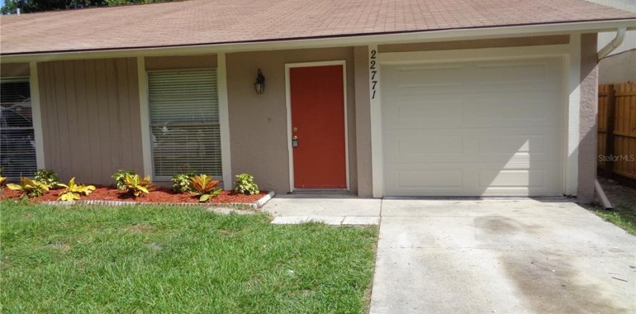 House in Land O' Lakes, Florida 3 bedrooms, 96.71 sq.m. № 1347217