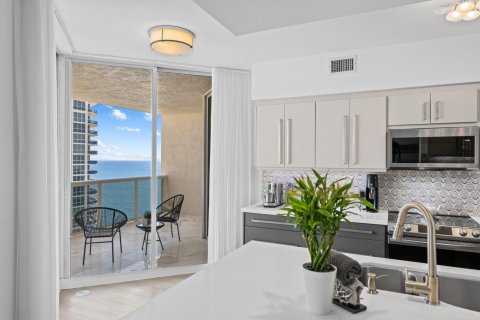 Condo in Fort Lauderdale, Florida, 2 bedrooms  № 1175036 - photo 18