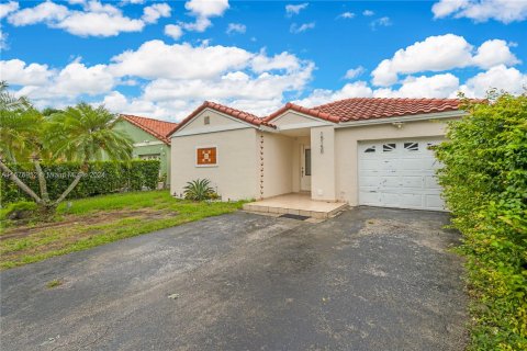 Villa ou maison à vendre à Miami, Floride: 3 chambres, 109.72 m2 № 1401695 - photo 3