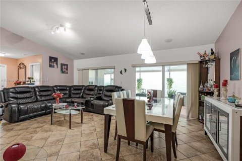 Casa en venta en Miami, Florida, 3 dormitorios, 109.72 m2 № 1401695 - foto 19