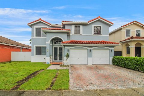 Casa en venta en Miami, Florida, 4 dormitorios, 180.23 m2 № 1401696 - foto 1