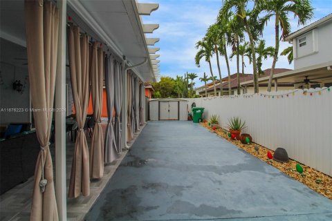 House in Miami, Florida 4 bedrooms, 180.23 sq.m. № 1401696 - photo 14