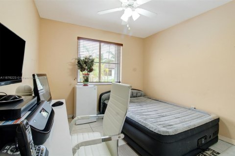 Casa en venta en Miami, Florida, 4 dormitorios, 180.23 m2 № 1401696 - foto 26