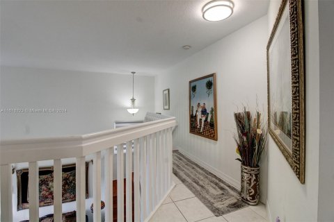 House in Miami, Florida 4 bedrooms, 180.23 sq.m. № 1401696 - photo 28