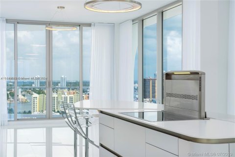 Condo in Sunny Isles Beach, Florida, 4 bedrooms  № 1321175 - photo 3