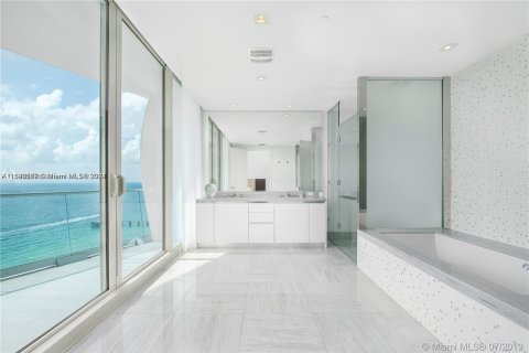 Condo in Sunny Isles Beach, Florida, 4 bedrooms  № 1321175 - photo 9