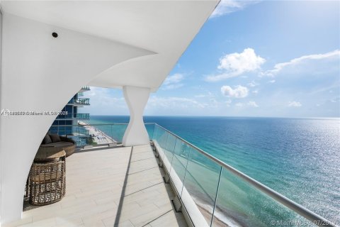 Condo in Sunny Isles Beach, Florida, 4 bedrooms  № 1321175 - photo 16