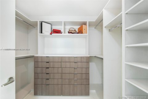 Condo in Sunny Isles Beach, Florida, 4 bedrooms  № 1321175 - photo 13