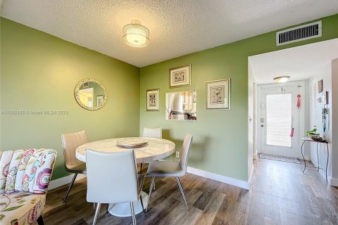 Condo in Sunrise, Florida, 1 bedroom  № 1321190 - photo 7