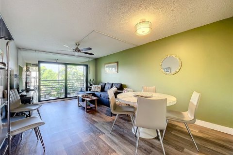 Condo in Sunrise, Florida, 1 bedroom  № 1321190 - photo 6