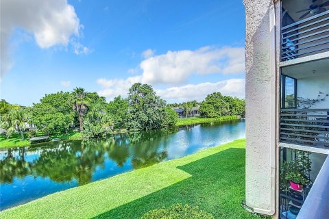 Condo in Sunrise, Florida, 1 bedroom  № 1321190 - photo 11