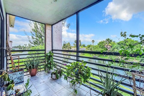 Condo in Sunrise, Florida, 1 bedroom  № 1321190 - photo 9