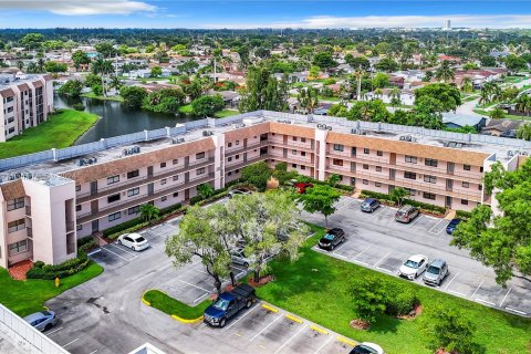 Condo in Sunrise, Florida, 1 bedroom  № 1321190 - photo 16