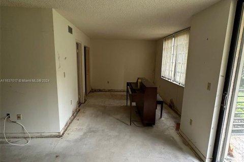 Condo in Pembroke Pines, Florida, 1 bedroom  № 1309181 - photo 10