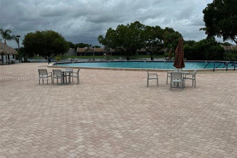 Condo in Pembroke Pines, Florida, 1 bedroom  № 1309181 - photo 15