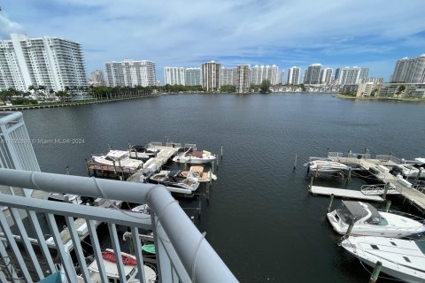 Condo in Aventura, Florida, 2 bedrooms  № 1306482 - photo 23